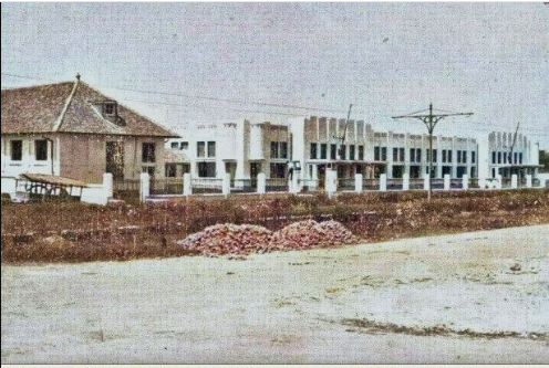 Gedung H.B.S. di Raya Kupang, cikal bakal pendidikan menengah Ursulin di Darmo